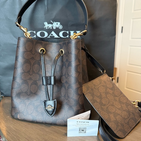Coach Rowan Bucket Bag In Signature Canvas - Picture 2 of 9